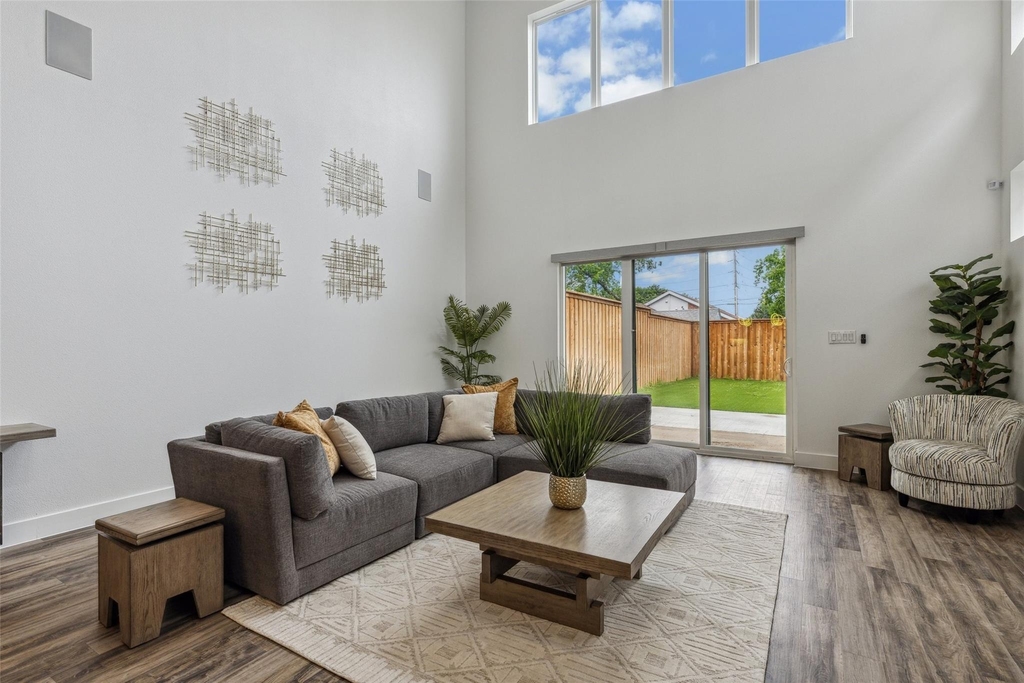 2429 Vagas Street - Photo 3
