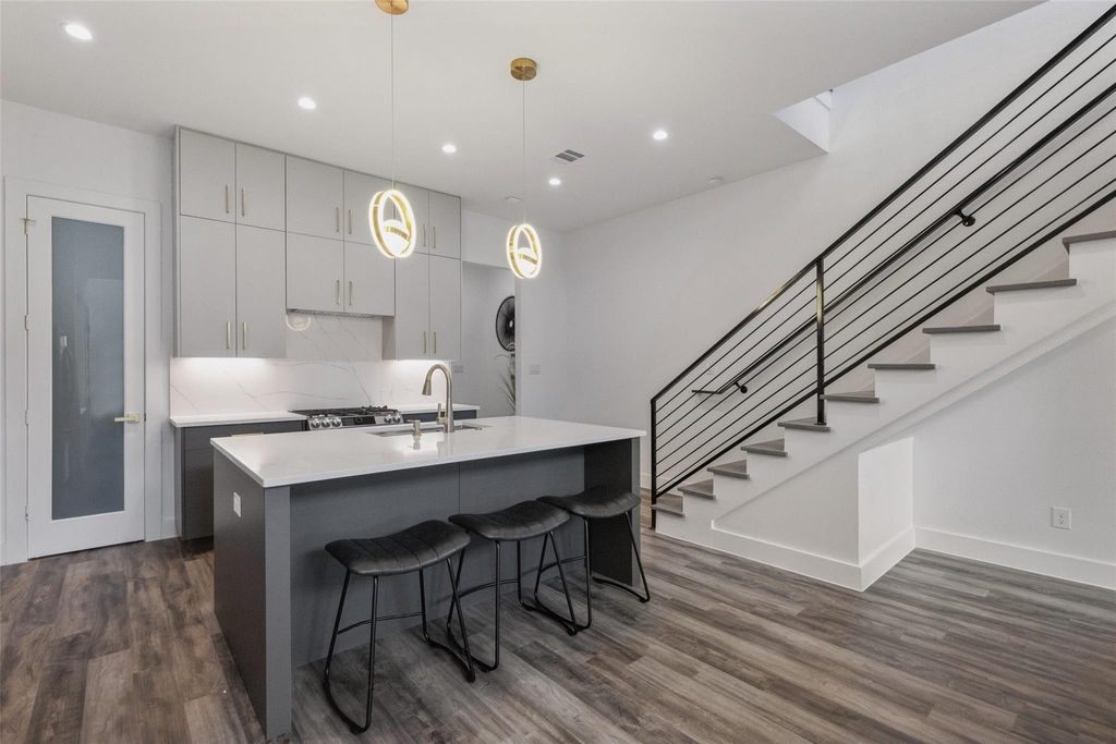 2429 Vagas Street - Photo 11