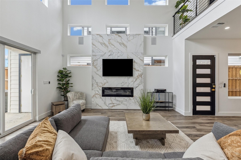 2429 Vagas Street - Photo 5
