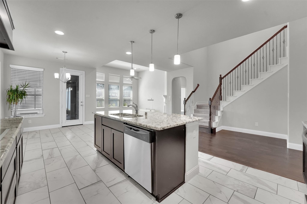 810 Acadia Court - Photo 11