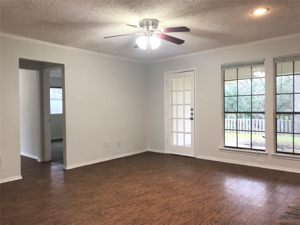 1613 Jasmine Lane - Photo 2