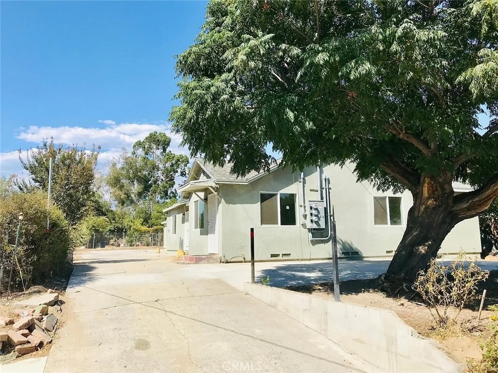 416 W Francis Street - Photo 0