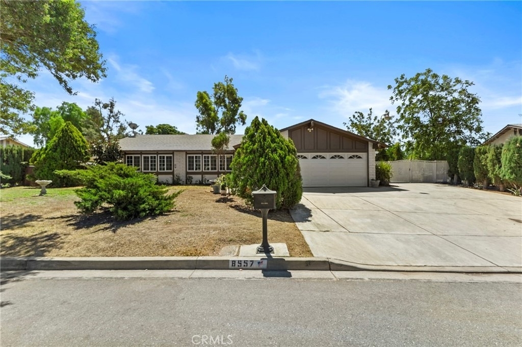 8557 Saddle Creek Drive - Photo 3