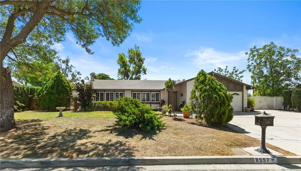 8557 Saddle Creek Drive - Photo 0
