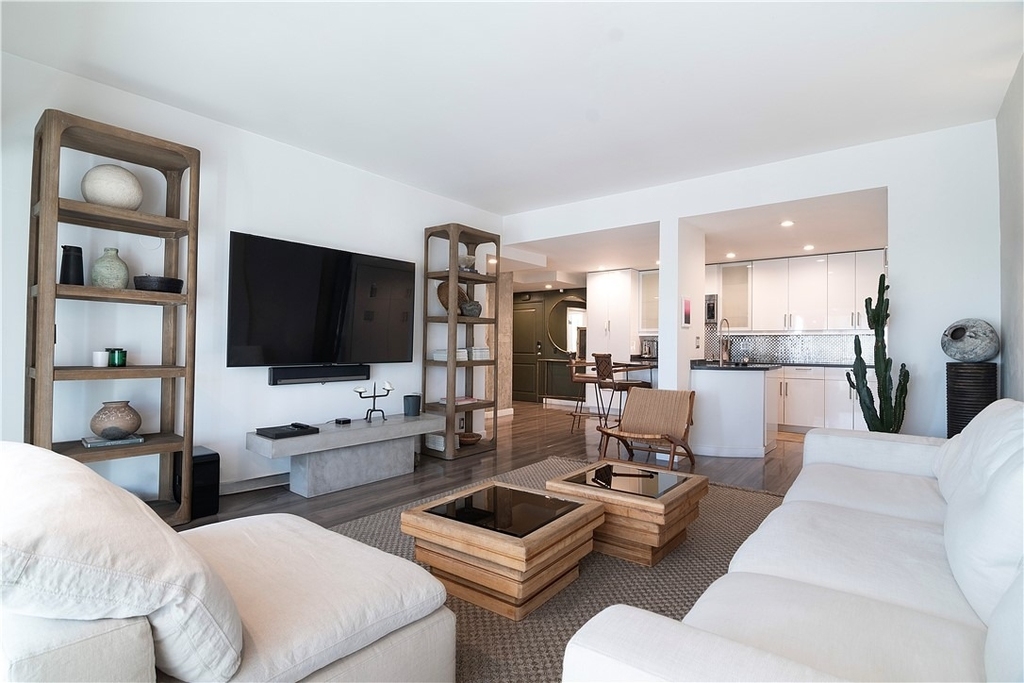 1155 N La Cienega Boulevard - Photo 1
