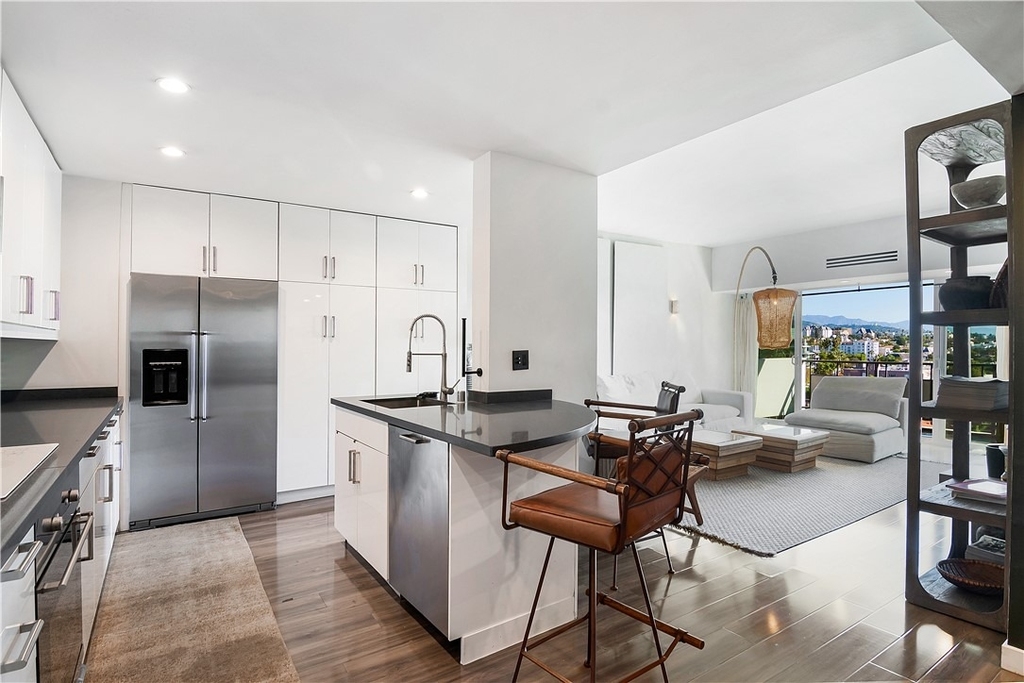 1155 N La Cienega Boulevard - Photo 11