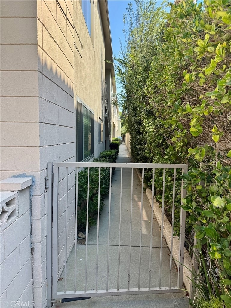 1331 Berkeley Street - Photo 2