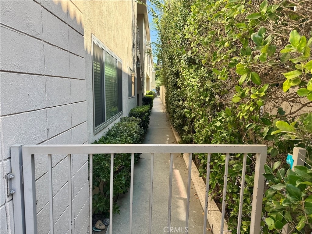1331 Berkeley Street - Photo 3