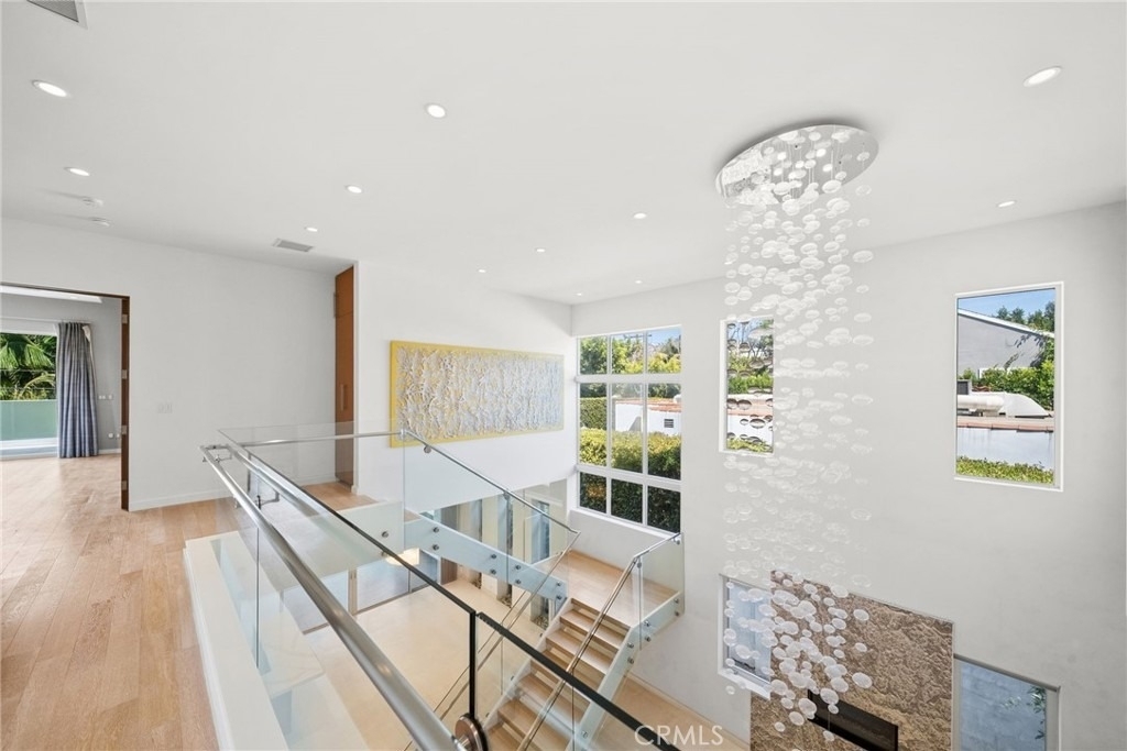 633 N Laurel Avenue - Photo 36