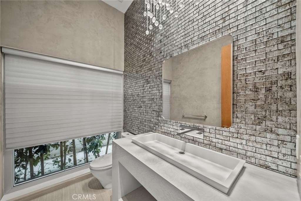 633 N Laurel Avenue - Photo 10