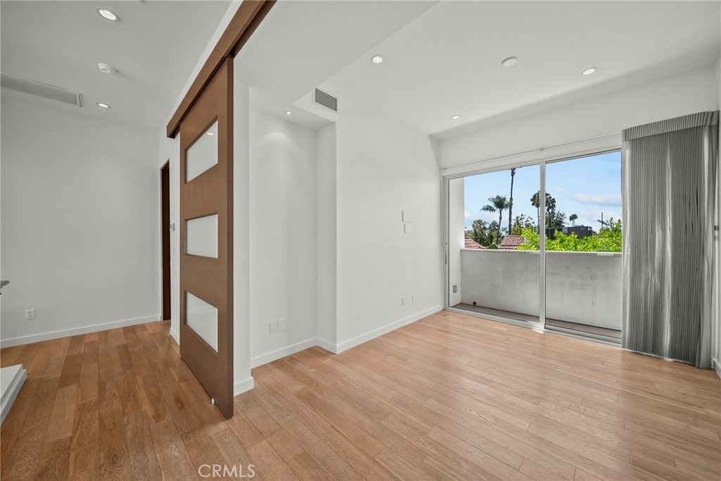 633 N Laurel Avenue - Photo 38