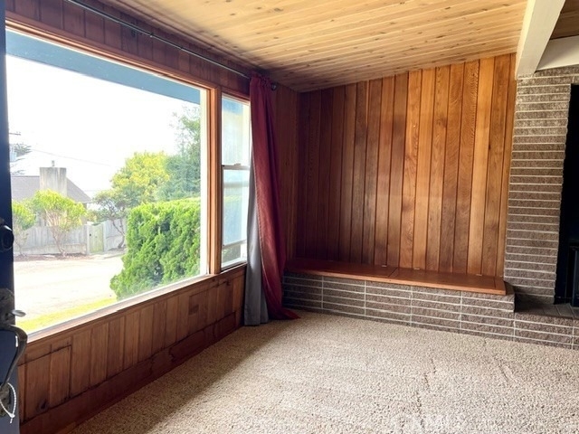 425 Wellington - Photo 2