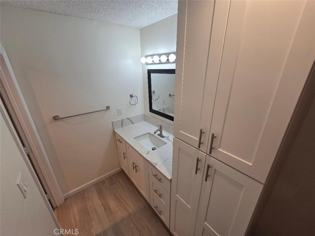 1040 W Macarthur Boulevard - Photo 29