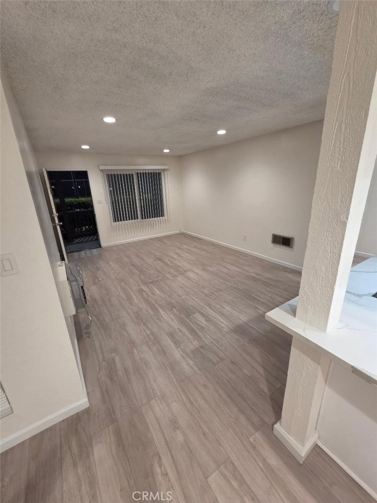 1040 W Macarthur Boulevard - Photo 28
