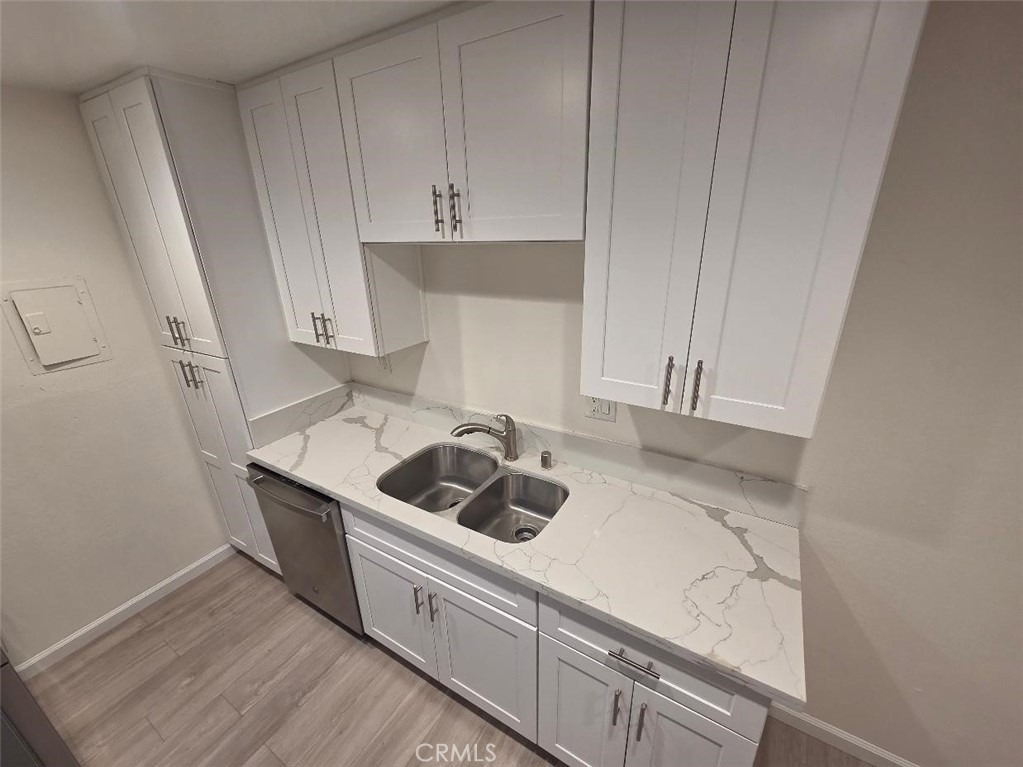 1040 W Macarthur Boulevard - Photo 19