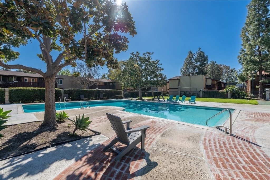 1040 W Macarthur Boulevard - Photo 4