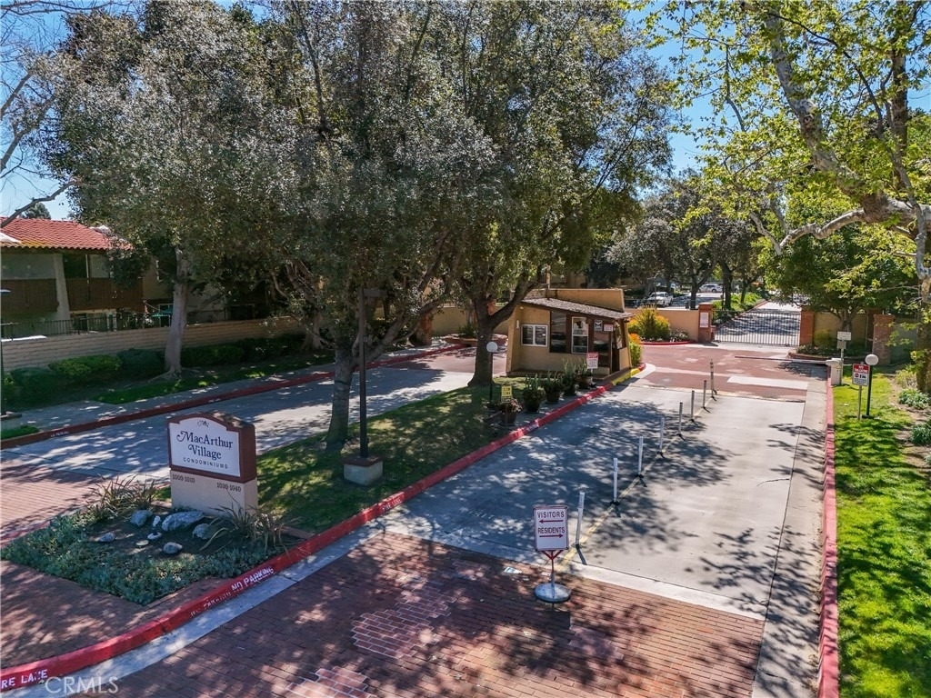 1040 W Macarthur Boulevard - Photo 2