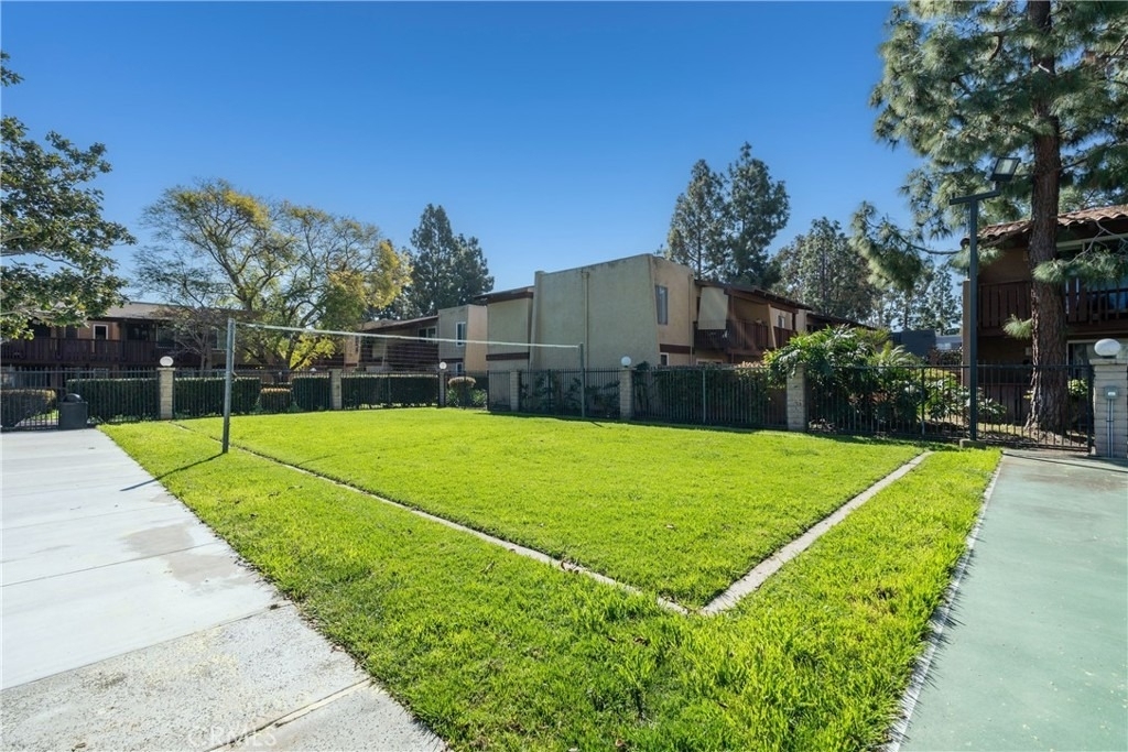 1040 W Macarthur Boulevard - Photo 10