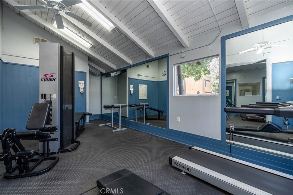 1040 W Macarthur Boulevard - Photo 7