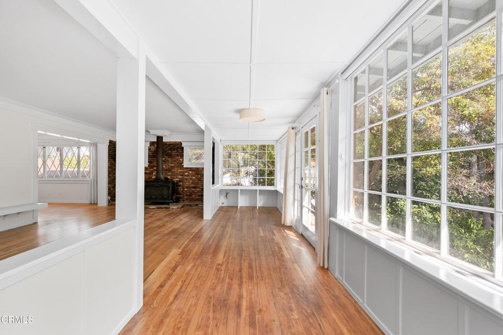 2024 Laurel Canyon Boulevard - Photo 11