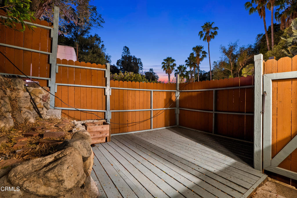 2024 Laurel Canyon Boulevard - Photo 13