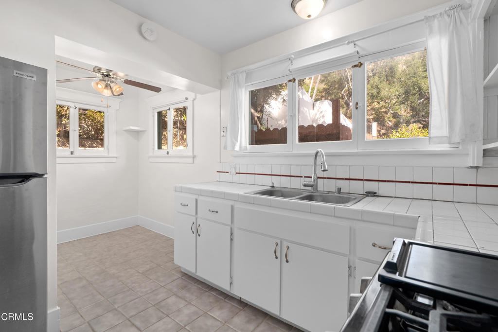 2024 Laurel Canyon Boulevard - Photo 4