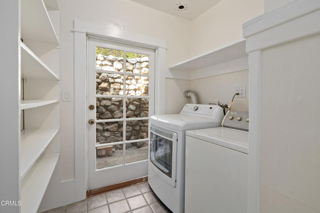 2024 Laurel Canyon Boulevard - Photo 12