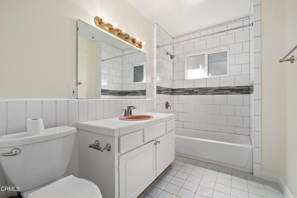 2024 Laurel Canyon Boulevard - Photo 8