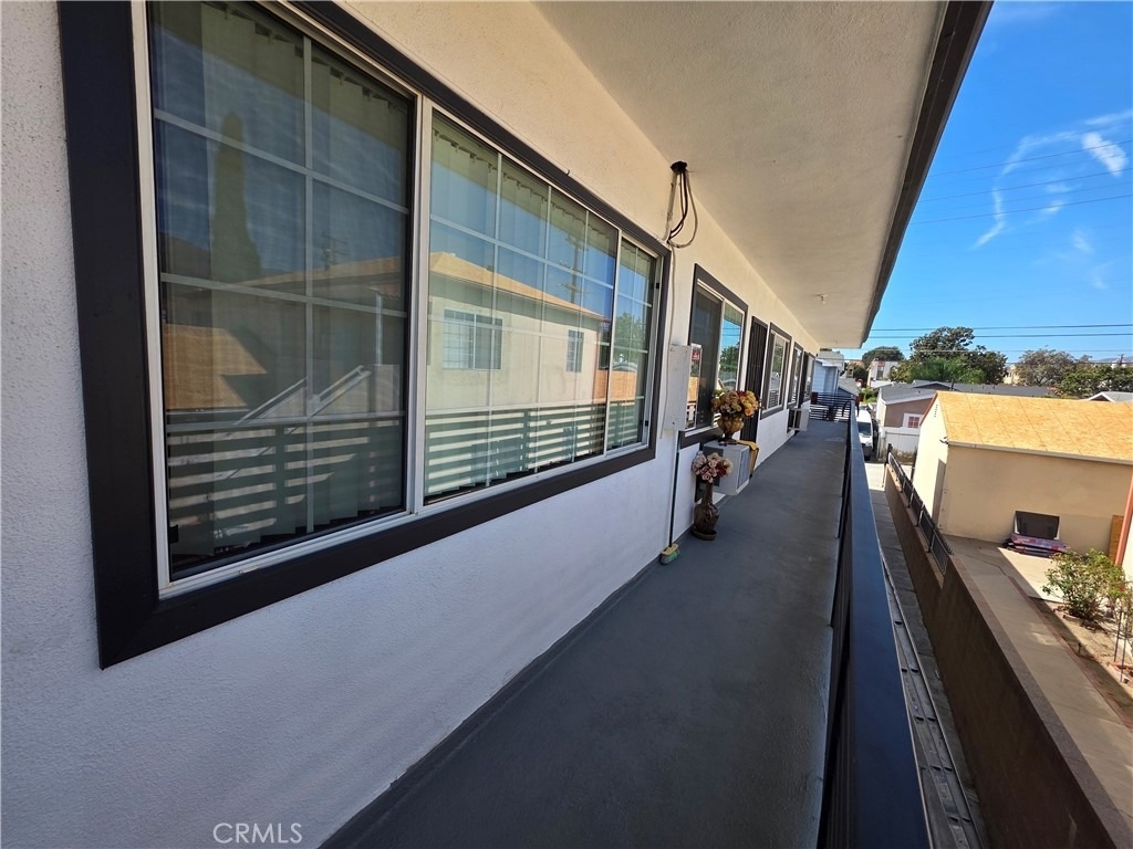 1035 Western - Photo 0