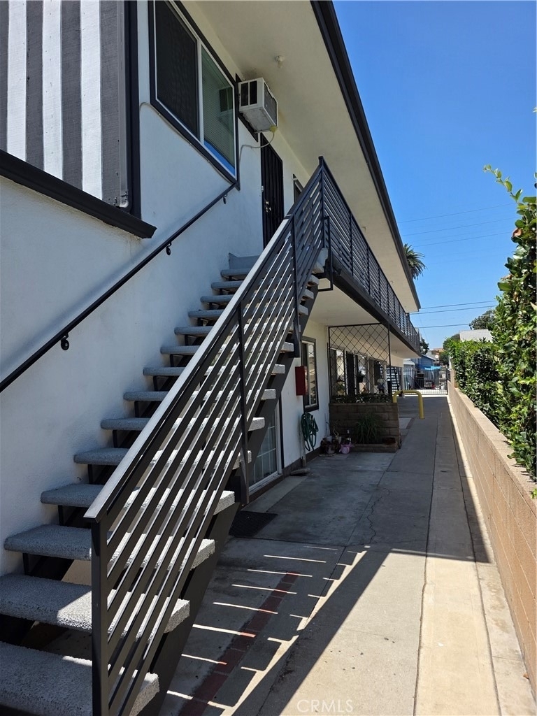 1035 Western - Photo 1
