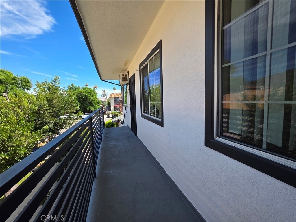 1035 Western - Photo 3