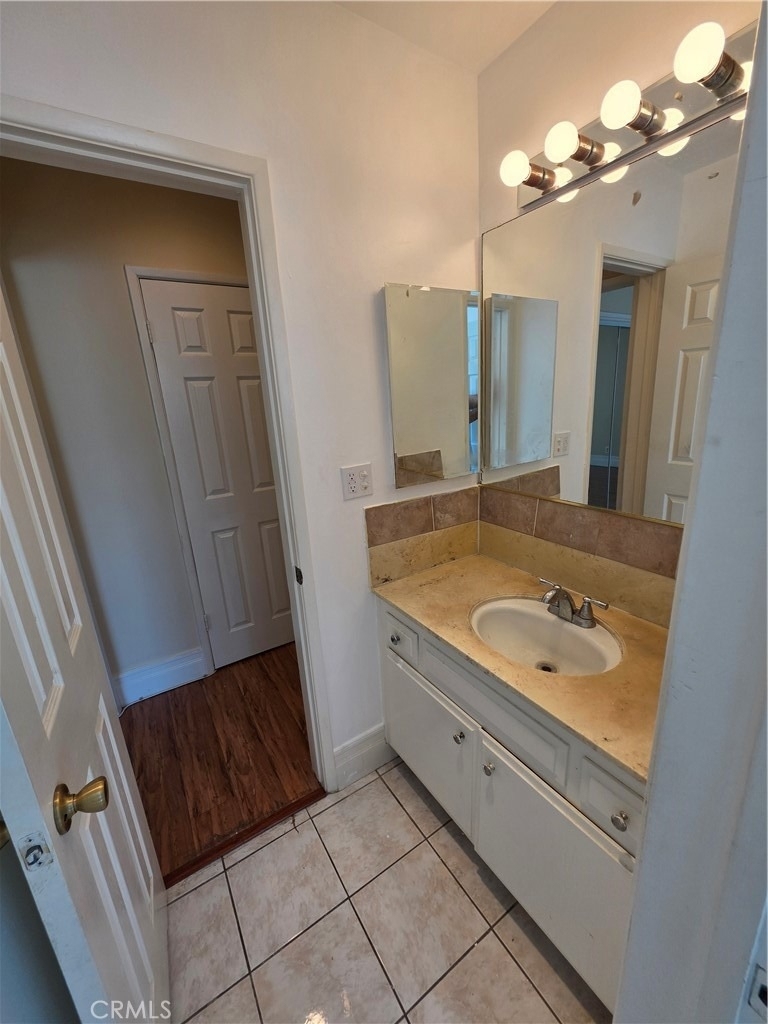 1035 Western - Photo 31