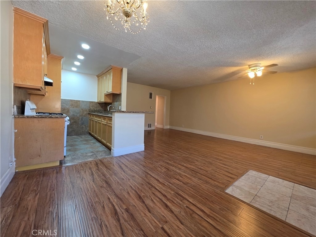 1035 Western - Photo 6