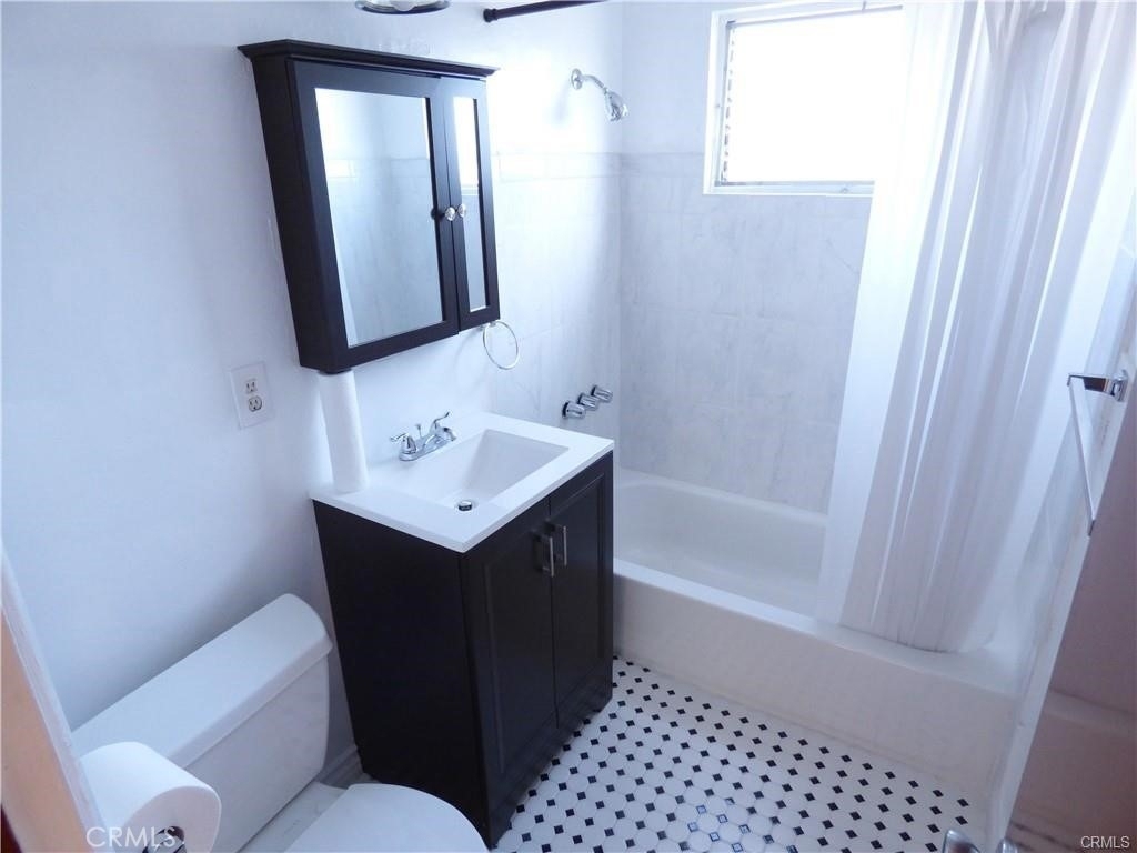 5832 Camerford Avenue - Photo 11