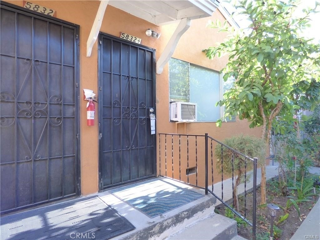 5832 Camerford Avenue - Photo 0