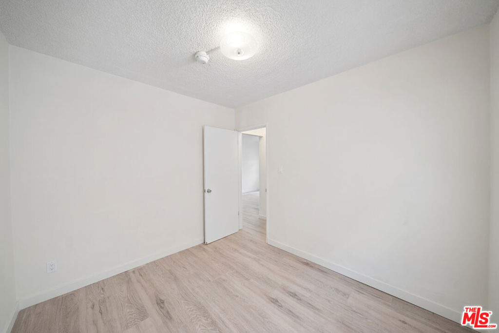 8633 Denver Avenue - Photo 11