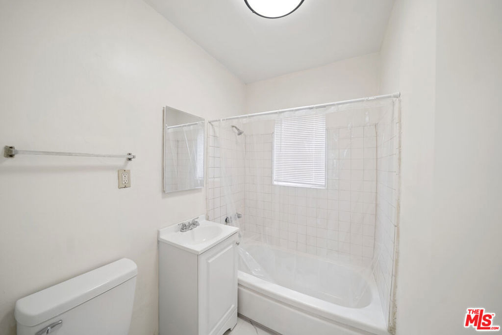 8633 Denver Avenue - Photo 9