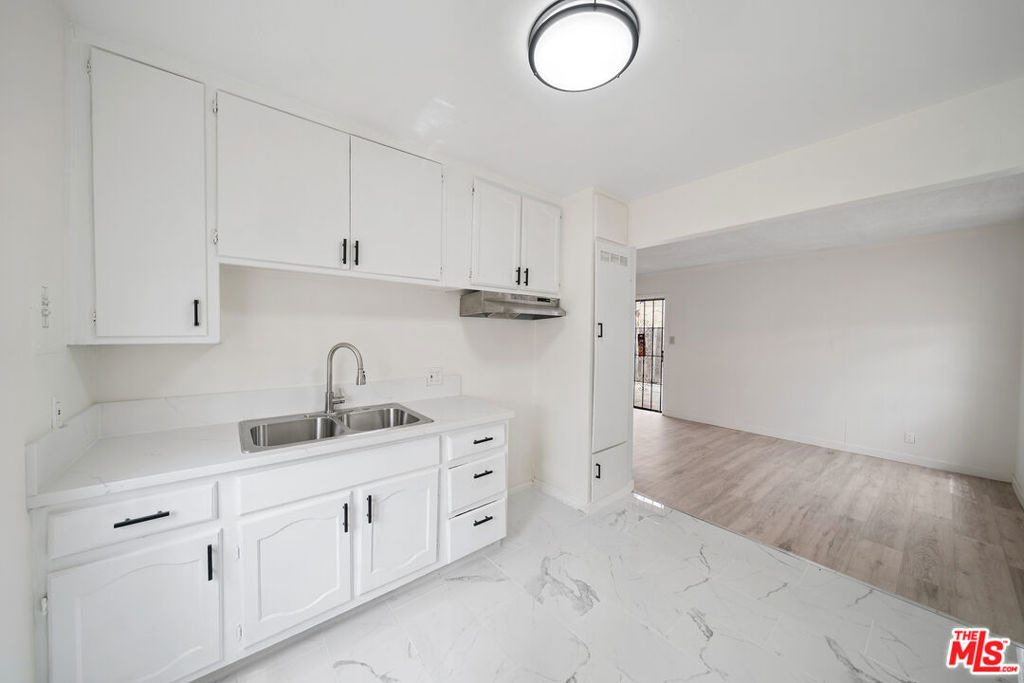 8633 Denver Avenue - Photo 2