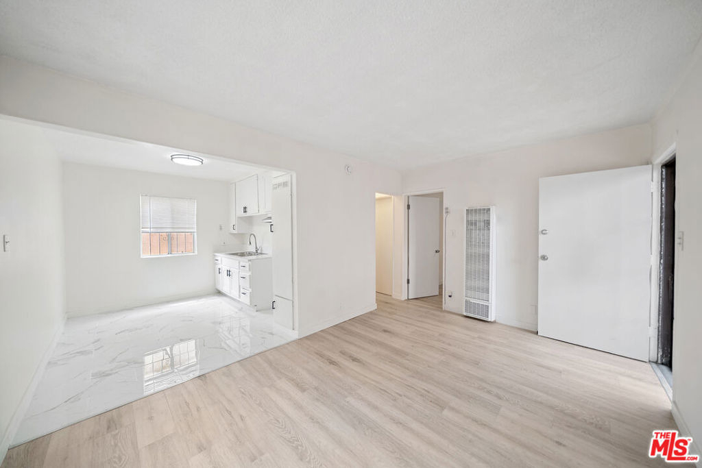 8633 Denver Avenue - Photo 4
