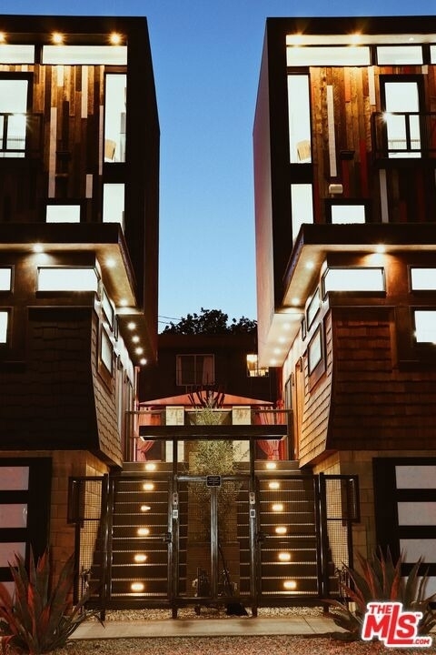 717 N El Centro Avenue - Photo 0