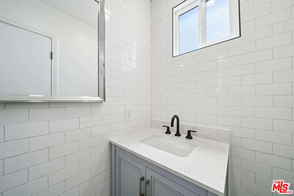 1039 N Harper Avenue - Photo 9