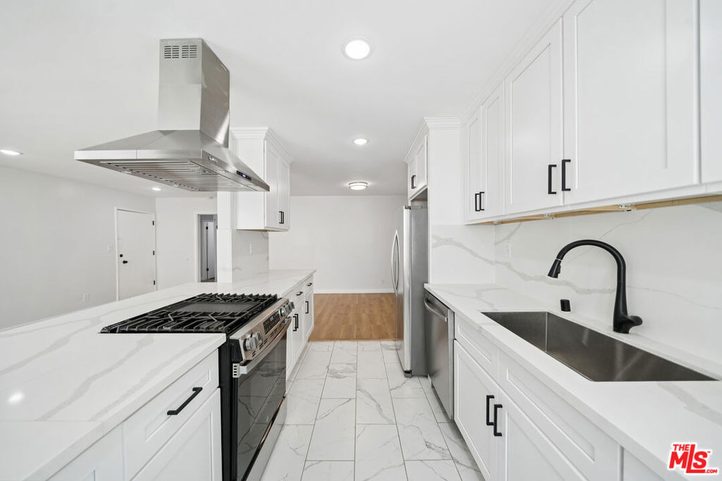 1039 N Harper Avenue - Photo 5