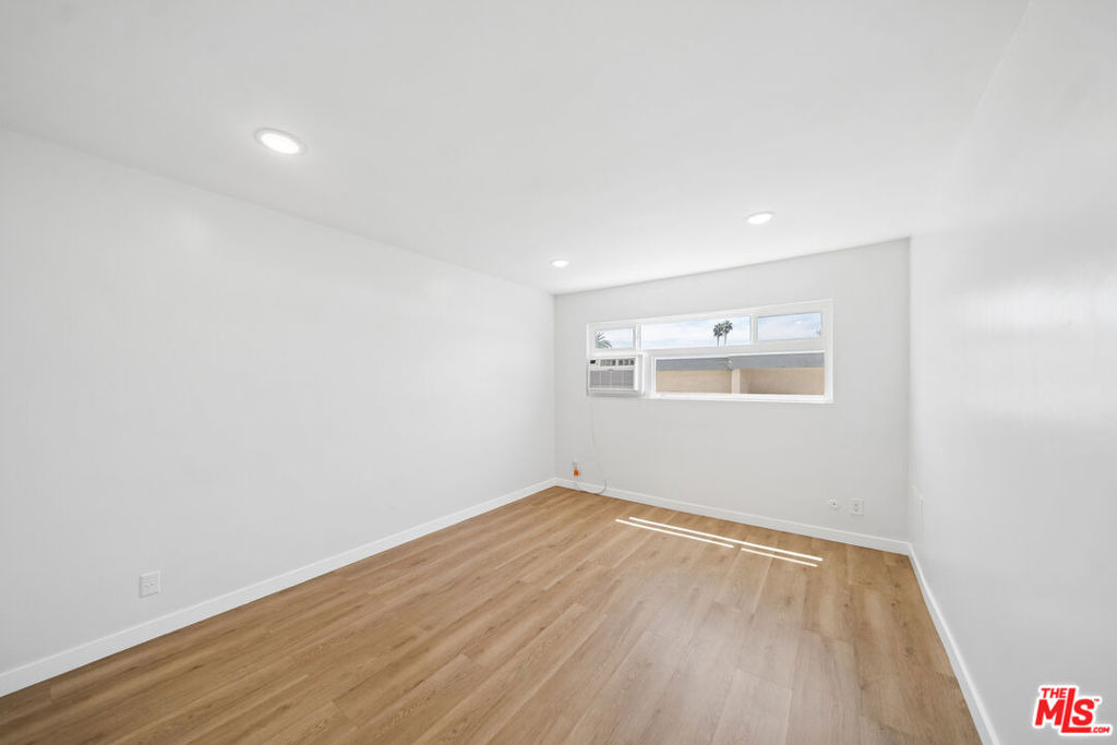 1039 N Harper Avenue - Photo 12