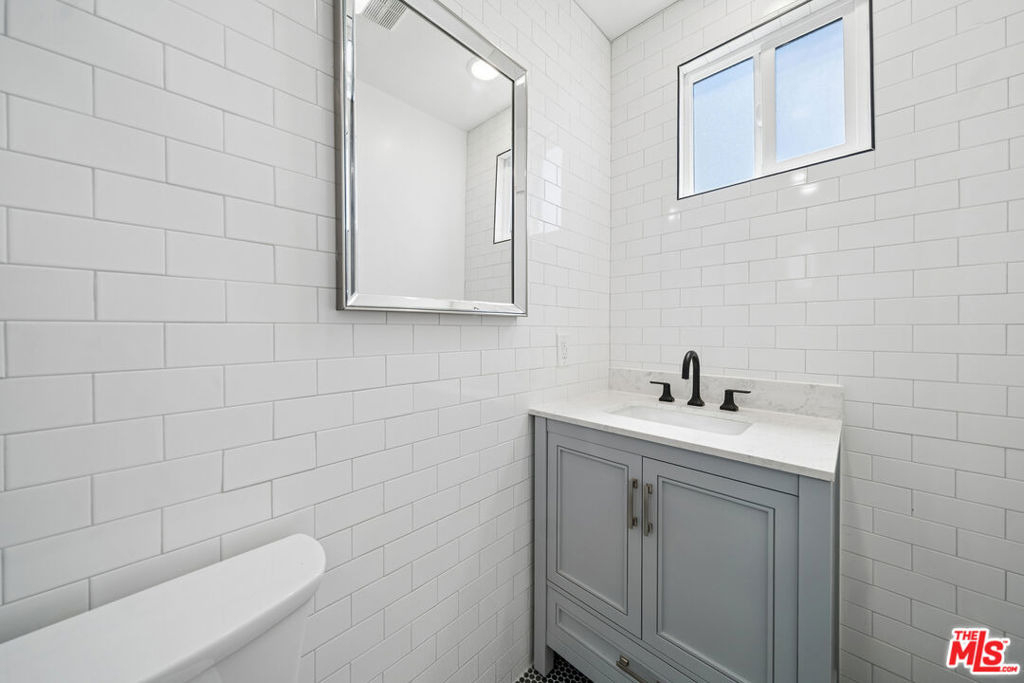 1039 N Harper Avenue - Photo 8