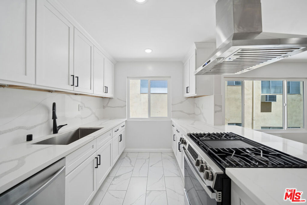 1039 N Harper Avenue - Photo 3
