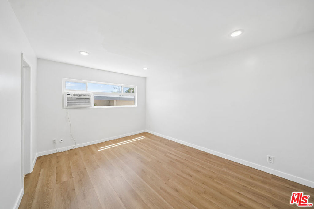 1039 N Harper Avenue - Photo 6