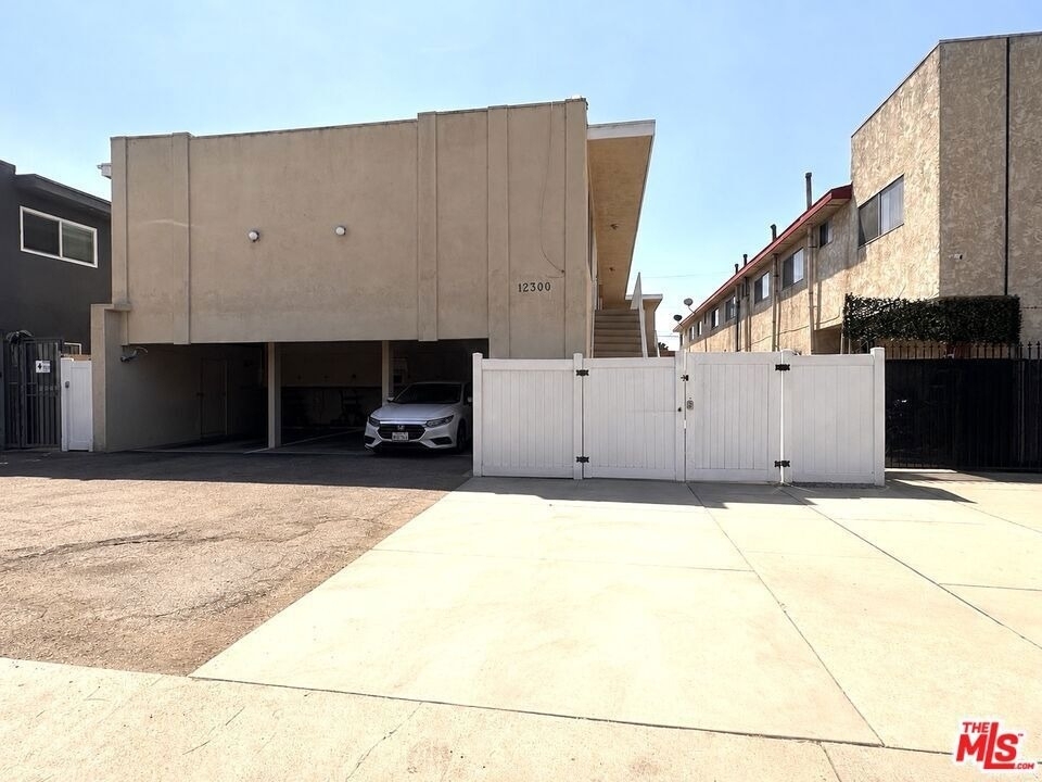 12300 Pacific Avenue - Photo 14