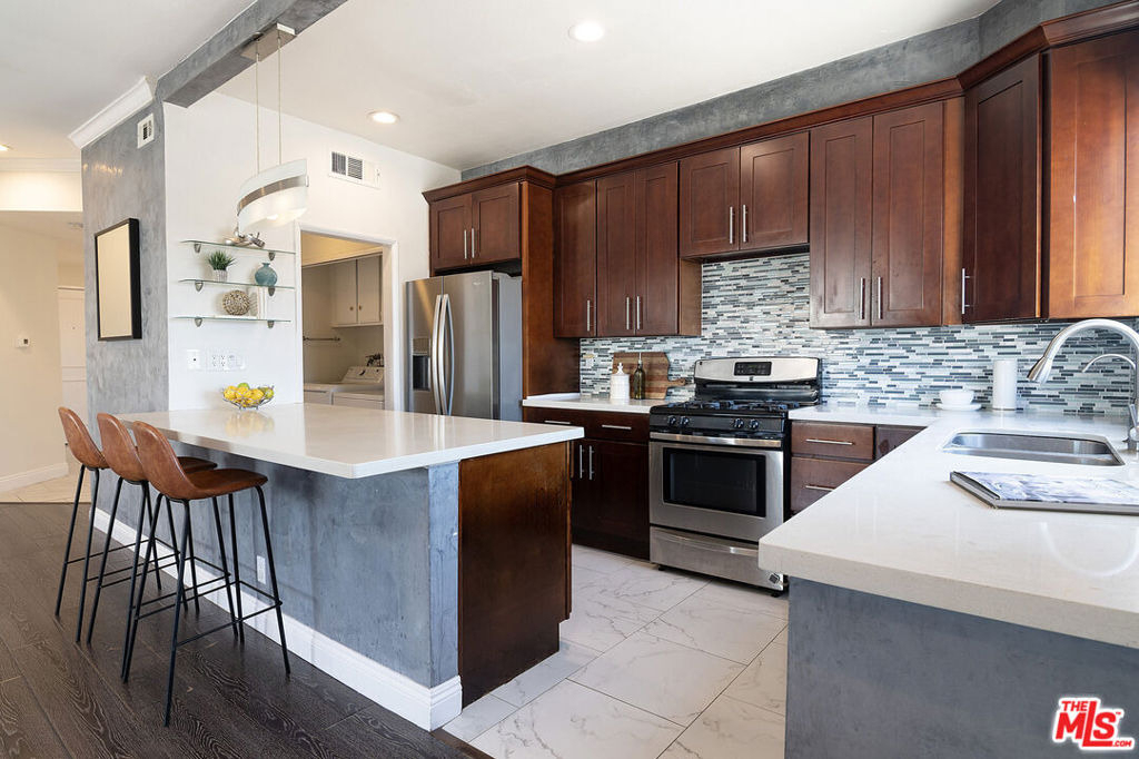 1101 Rexford Drive - Photo 4