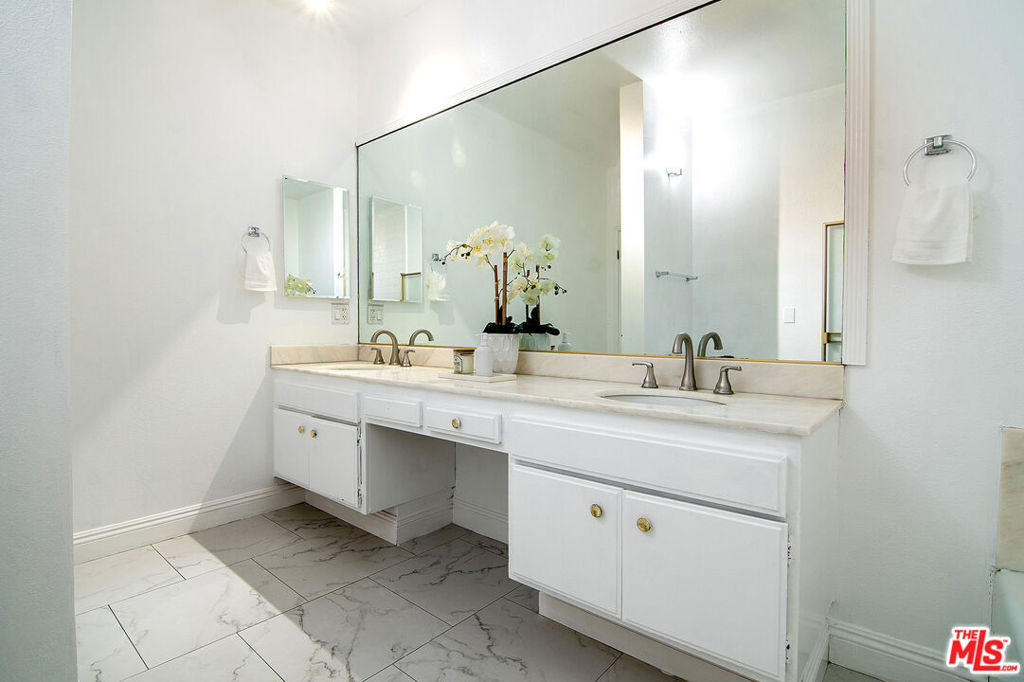 1101 Rexford Drive - Photo 15