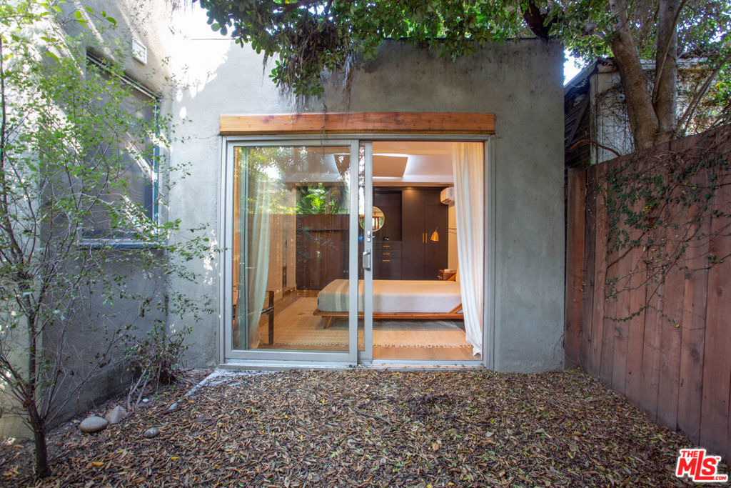 748 N Citrus Avenue - Photo 14